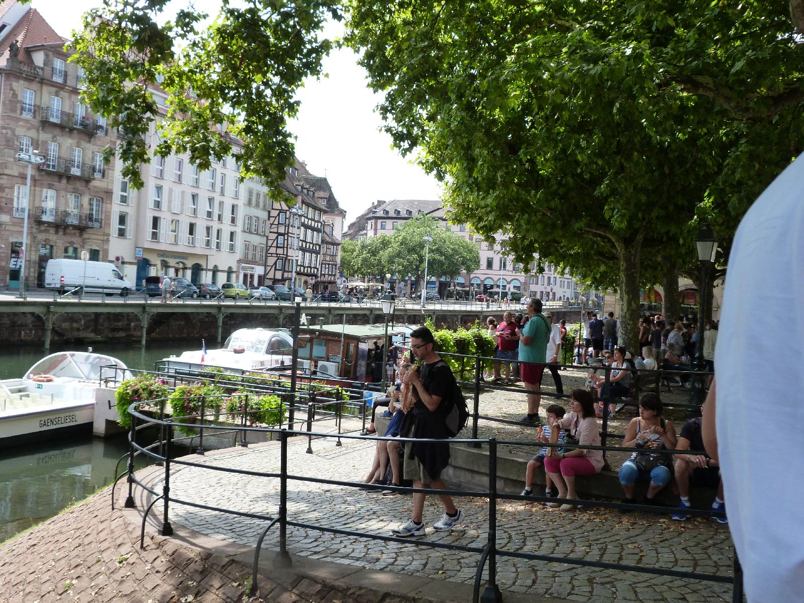 Tourists waiting for the boat.
