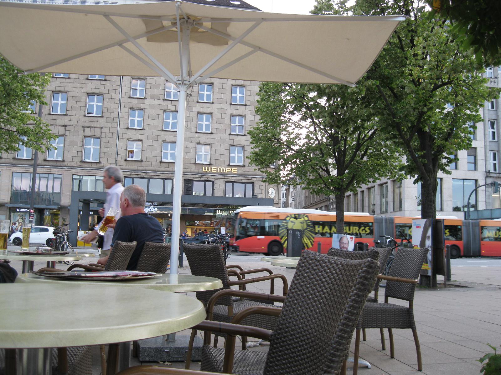 So many cafes, so little time.
